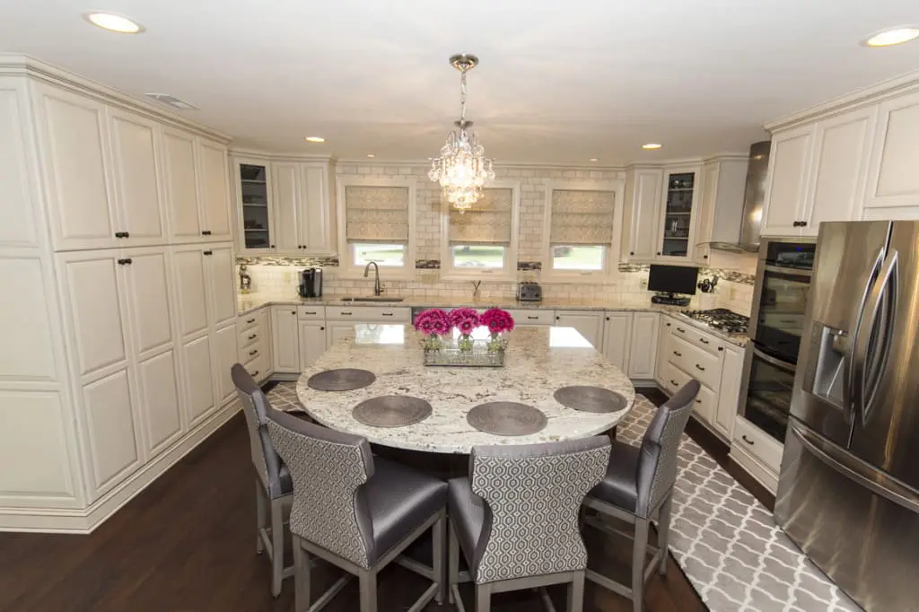 Elegant Classic Kitchen - Pikesville
