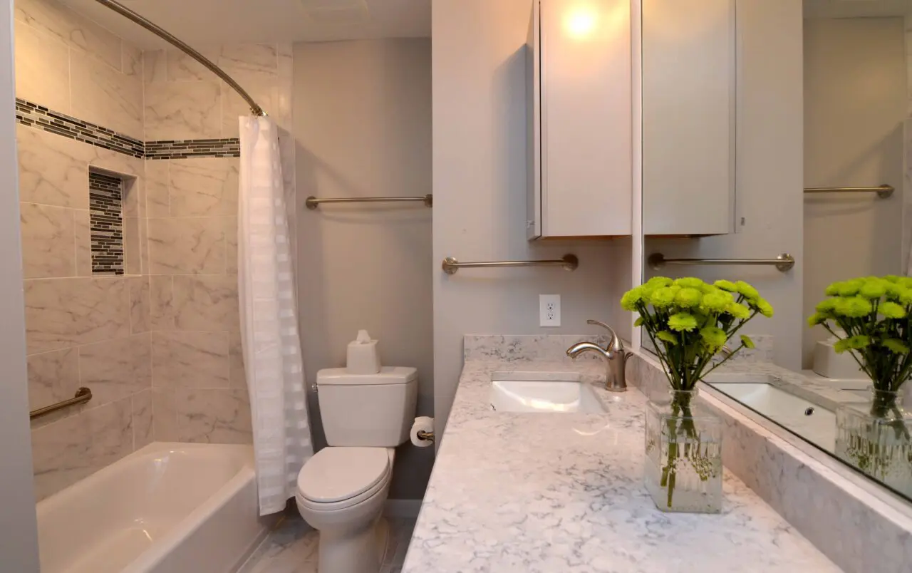 Contemporary Marble Bath – Columbia