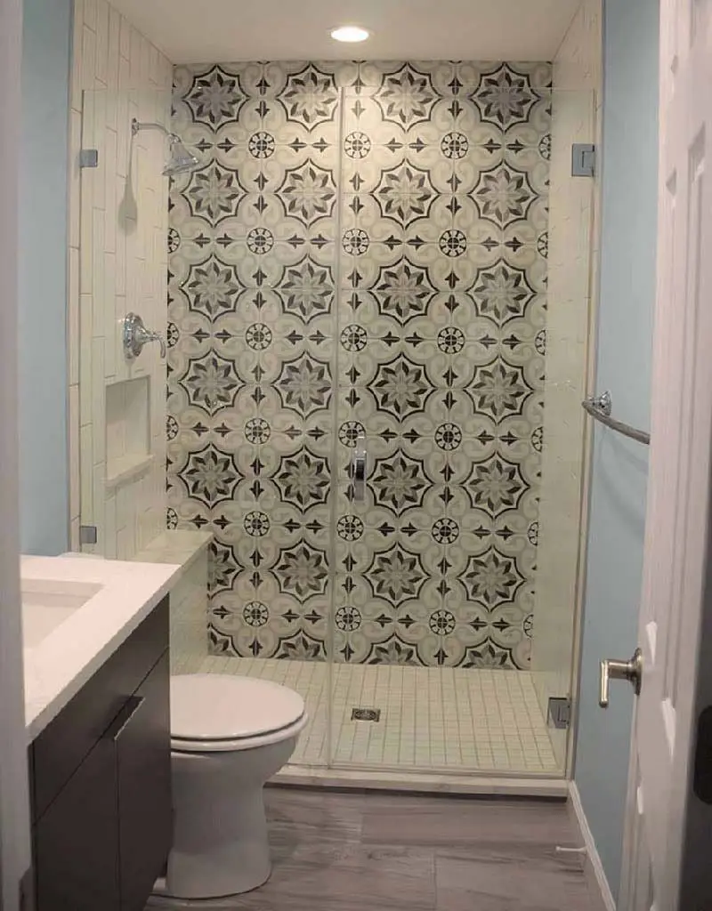 Cheerful Guest Bath – Clarksville