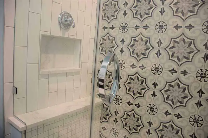 Cheerful Guest Bath – Clarksville
