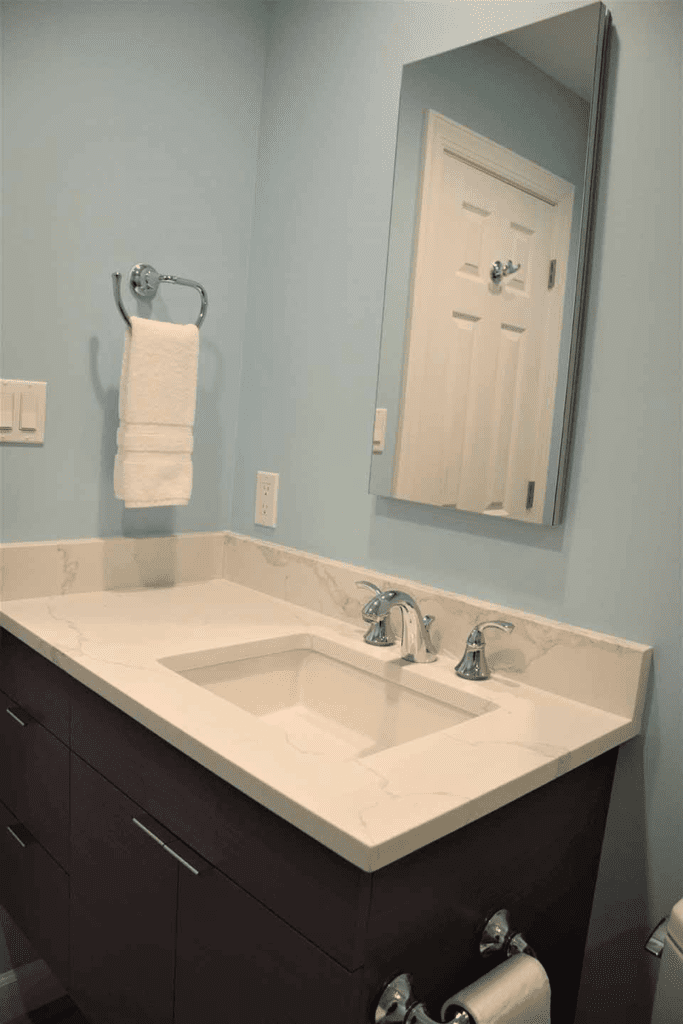 Cheerful Guest Bath – Clarksville