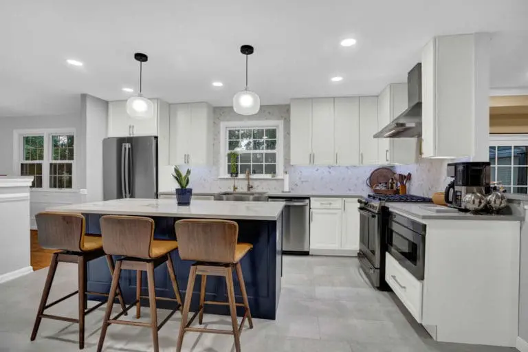 Bright Kitchen with a Navy Island – Ellicott City