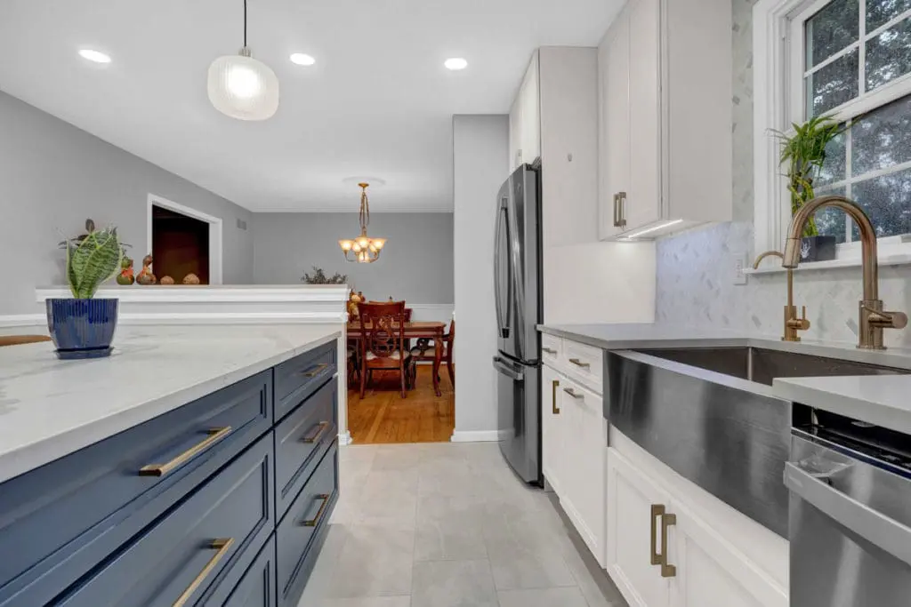 Bright Kitchen with a Navy Island - Ellicott City